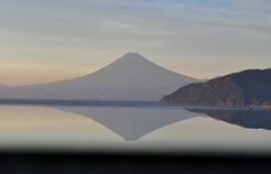 富岳群青からの富士山