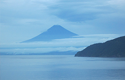 富岳群青からの富士山